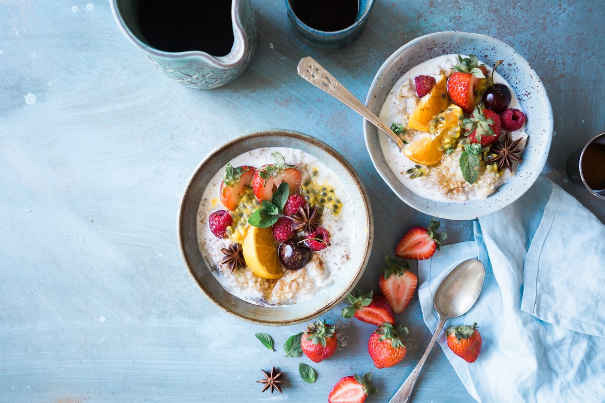 Porridge di avena con miele e noci