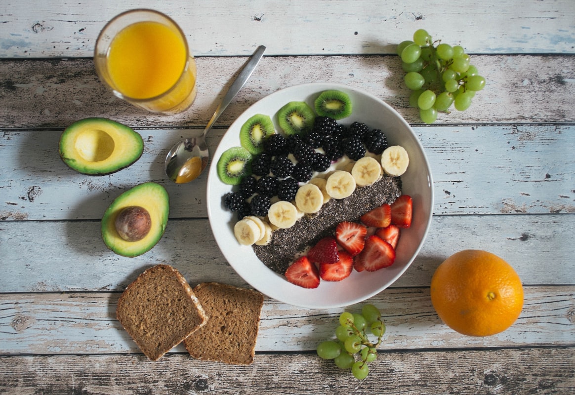 Ingredienti naturali per colazione nutriente